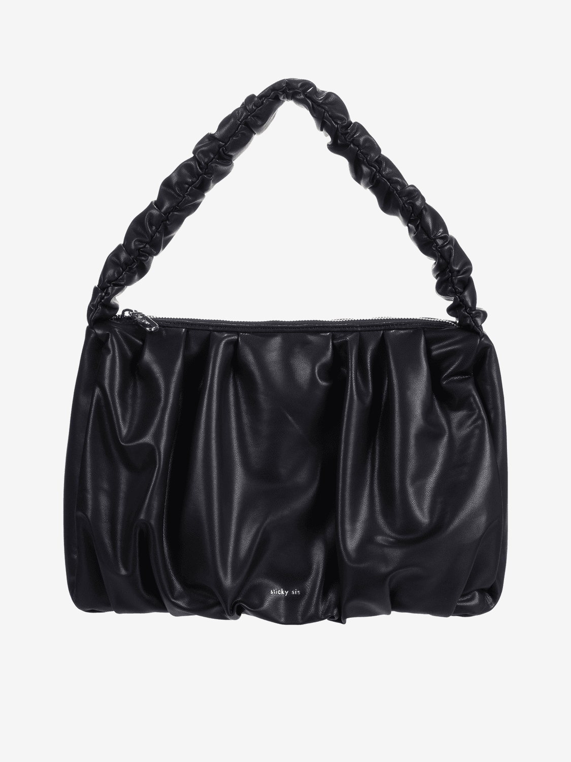 Den lille sorte, i croissant-fasong. Supermyk vegansk PU gir en glatt, luksuriøs finish, mens den buede silhuetten og rynket hank gjør vesken like chic til denim som til kjole. Innsiden er fôret med et tekstil med sorte dots og en praktisk lomme som holder småting på plass. Formatet er akkurat passe til dagene som flyter fra kaffe til kveldsplaner.