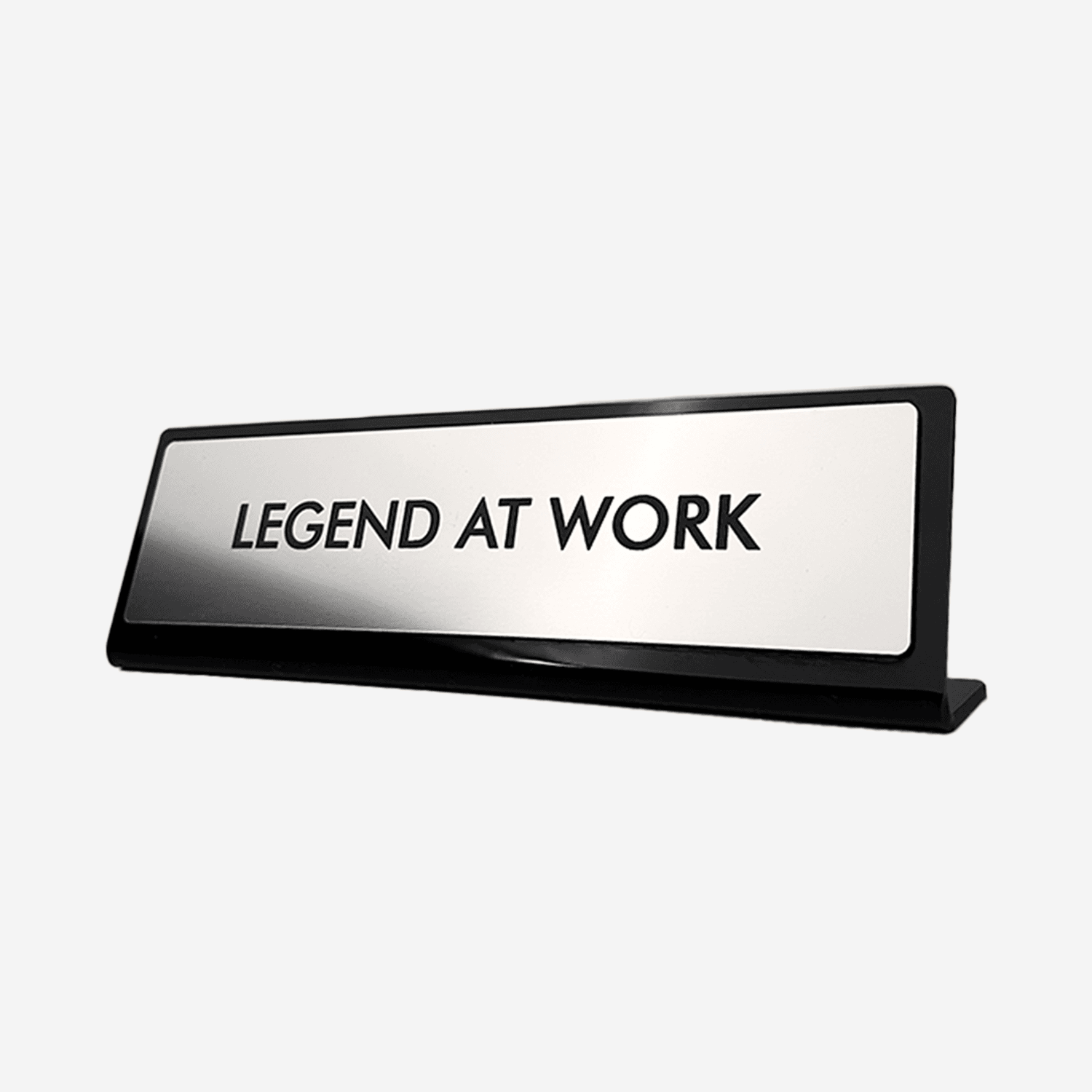 Alle vet at du er en legende på jobb, men hvorfor ikke gjøre det klart for alle? Legend at Work Kontorskilt gir kontoret ditt en morsom, selvsikker og humoristisk detalj. Perfekt for å sette tonen på arbeidsplassen med litt ekstra attitude.