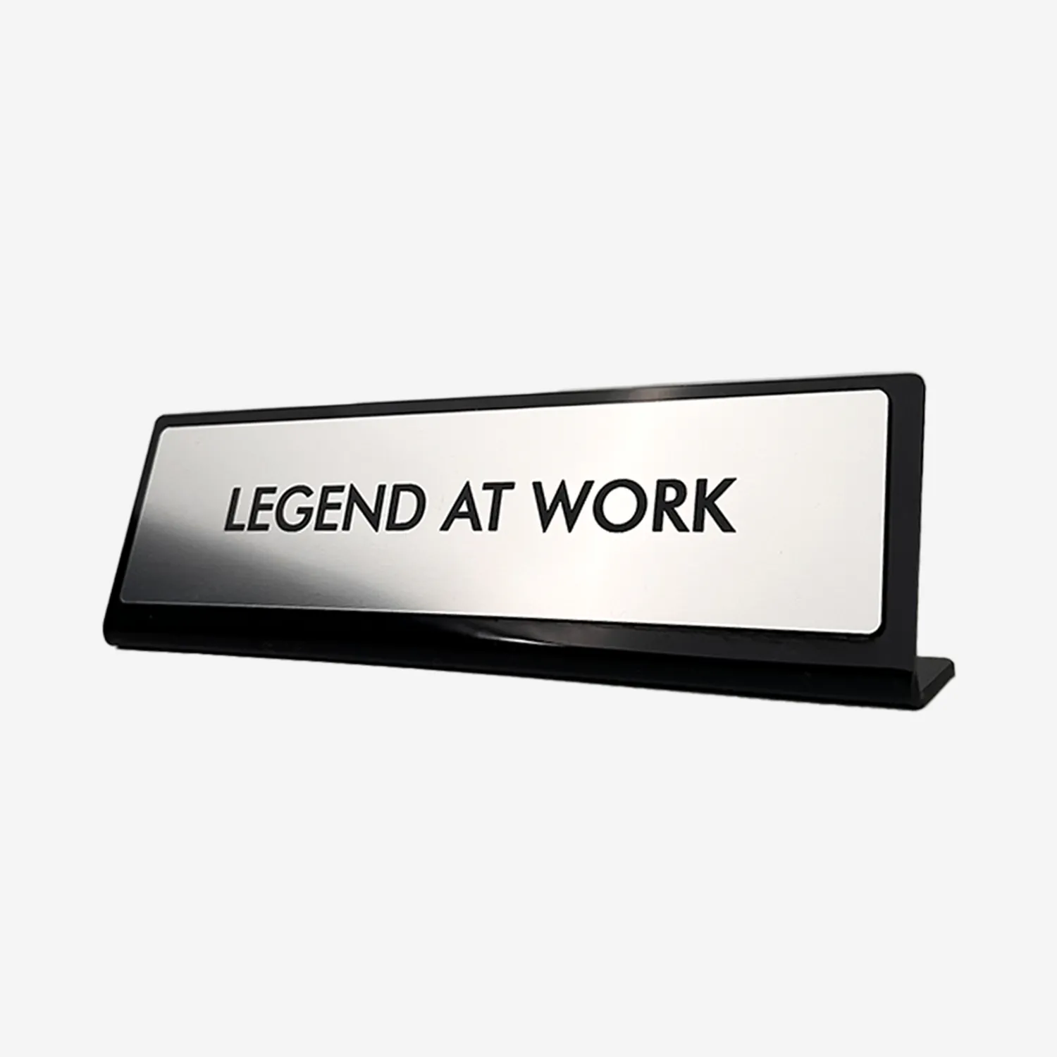 Alle vet at du er en legende på jobb, men hvorfor ikke gjøre det klart for alle? Legend at Work Kontorskilt gir kontoret ditt en morsom, selvsikker og humoristisk detalj. Perfekt for å sette tonen på arbeidsplassen med litt ekstra attitude.