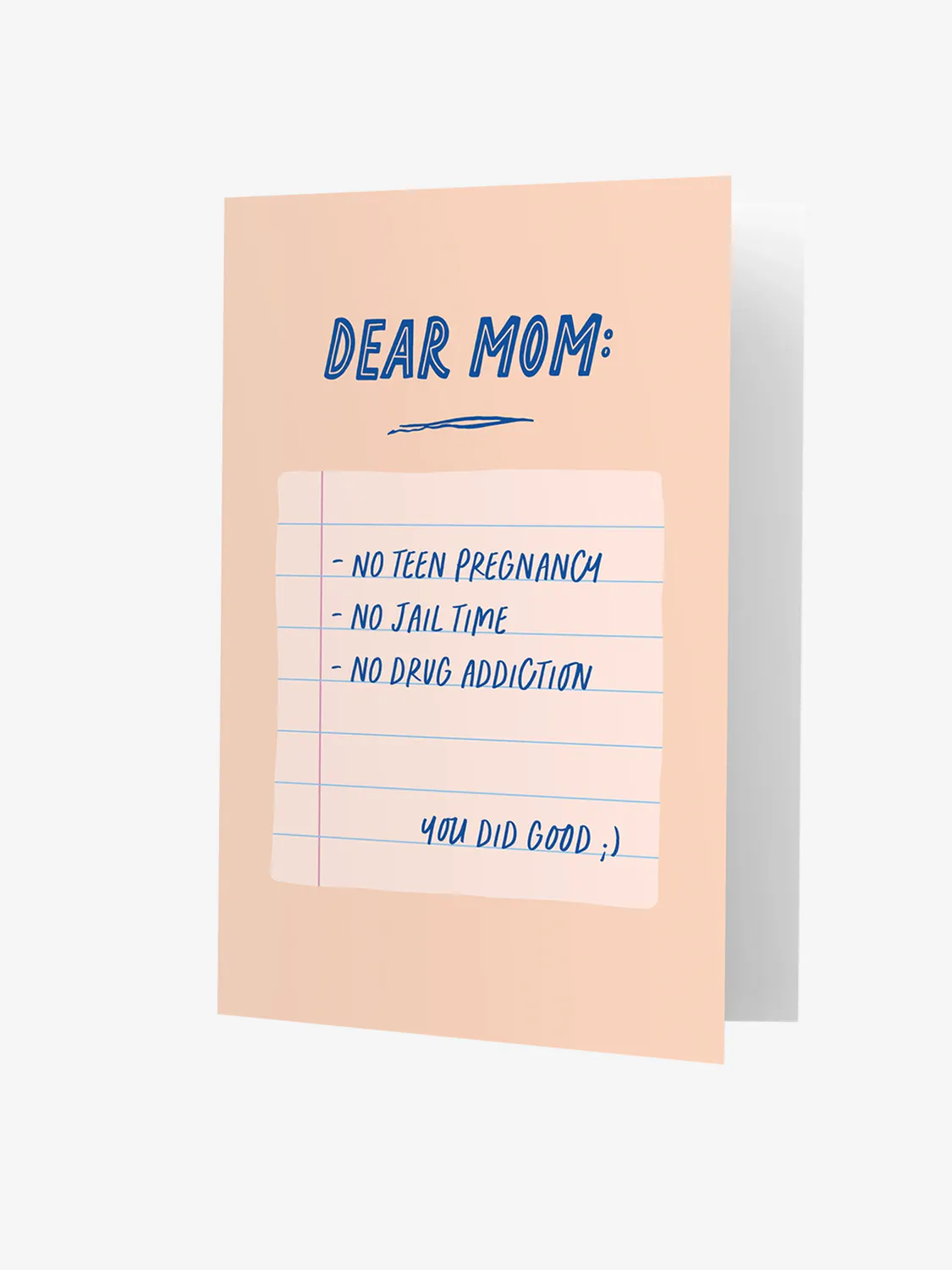 Noen ganger holder det ikke med en emoji i familiechatten. Dette kortet med teksten «Dear mom you did good» er til mammaen som fortjener creds for alt hun har fikset, tålt og lært bort. Perfekt til morsdag, bursdag eller bare fordi hun fortjener en egen fan club.   Kortet er et dobbelt A6-kort med to blanke innsider, så du kan skrive alt fra kort takk til full kjærlighetserklæring. Det er trykt på kraftig, miljøvennlig 350g FSC-sertifisert papir og kommer med en fin, miljøvennlig konvolutt.
